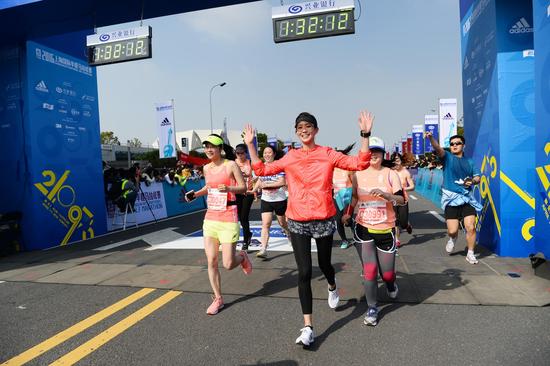 挑战自我从半马开始元气女神张钧宁助阵上海半