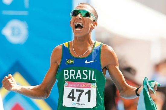 达西瓦（见图）在入行前曾是垃圾收集员，他认为巴西收垃圾的方式能训练长跑需要的毅力。 路透