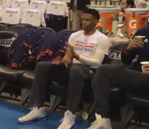 威少一秒变谐星!赛前一幕你看到了吗