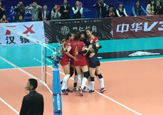 中国女排庆祝