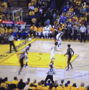 瓦莱乔勾腿亨德森酿冲突 服气!互喷双双被逐_nba_新浪