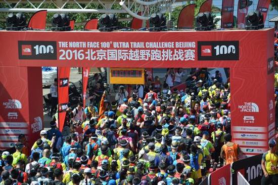 斯巴鲁助力TNF100 强强联手跨界合作典范_跑