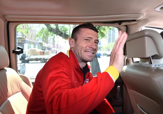 亚泰老总携外援担任送票信差杜震宇 长春亚泰