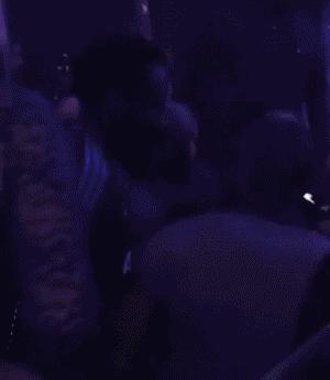 夜店登上线黑人女子拍哈登夜店嗨皮视频gif