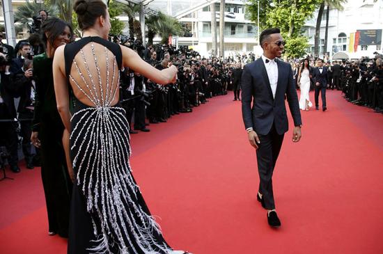 汉密尔顿轻松面对娱记狂拍