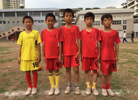 山区儿童天体圆梦 恒大球员加入 中超绿茵体验