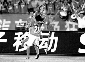 16岁的黄博文踢入了自己职业生涯的第一粒进球