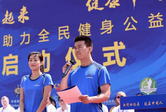 国家级社会体育指导员、奥运冠军李娜和韩晓鹏发出倡议