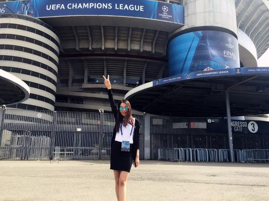 美女记者直击欧冠决赛 萨内蒂的迷人眼眸(图)_