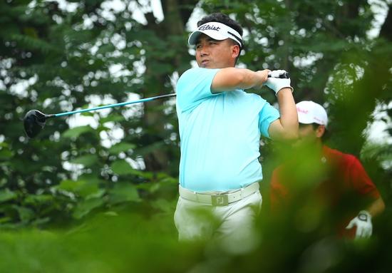 巡凯迪拉克赛亚历山大康4杆领先冲冠 窦泽成T
