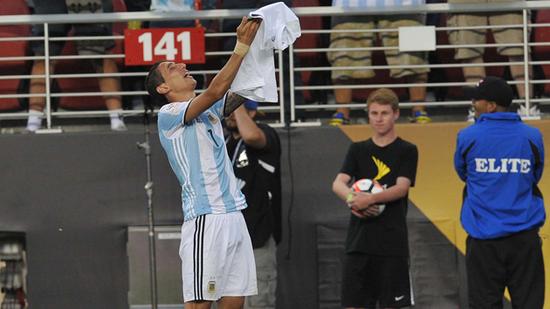 进球献给去世的奶奶