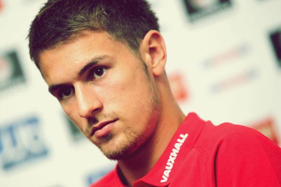 拉姆塞以前一直是一个邻家男孩的形象