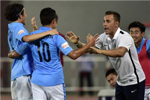 中甲-终于赢了!贾德森点射卡帅首秀权健1-0新疆