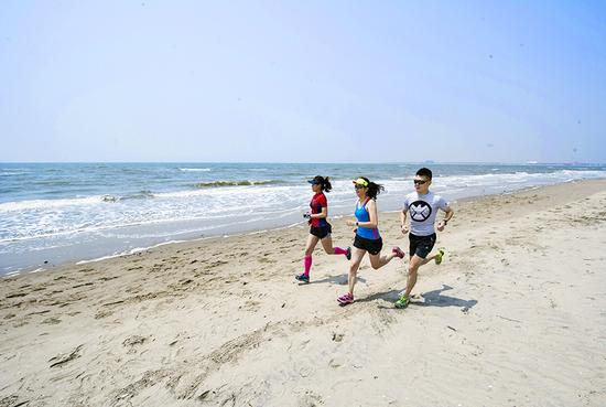 唐山湾将举办比基尼海滩跑步节