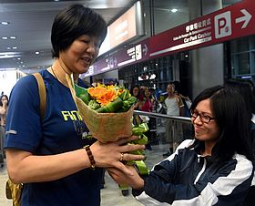 郎平携女排抵澳门受追捧 朱婷：状态有上升空间