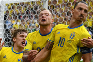 欧洲杯-伊布造乌龙扳平+横梁救主 瑞典平爱尔兰