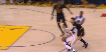 库里3分出手骗犯规(gif)