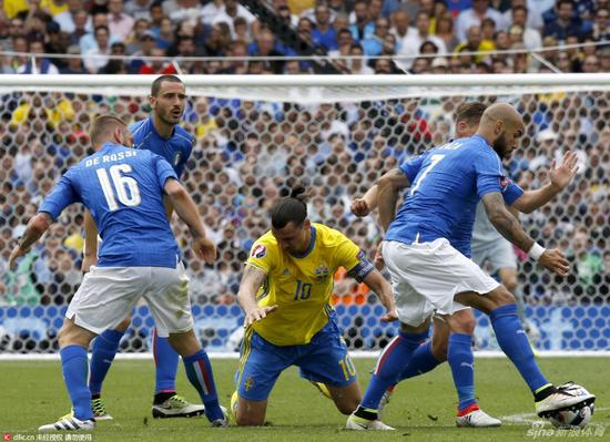 伊布被重重围困