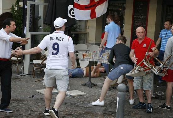 英俄球迷再冲突