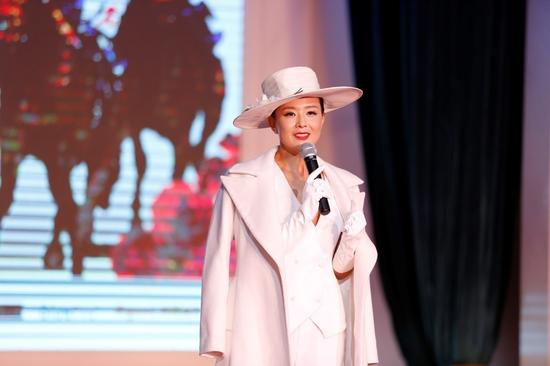 着装"大奖获得者侯梓沐女士作为时尚嘉宾代表分享了美丽优雅的感悟