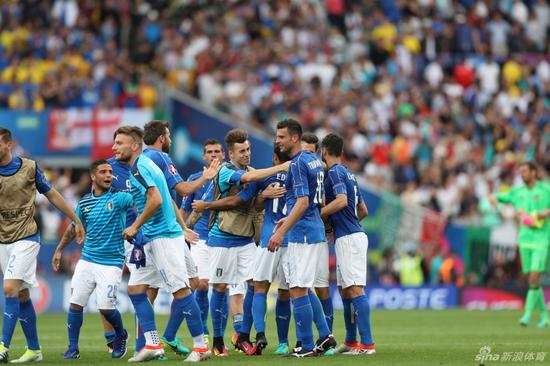 意大利欧洲杯夺冠背后不可忽视的力量:达米安的坚韧与贡献