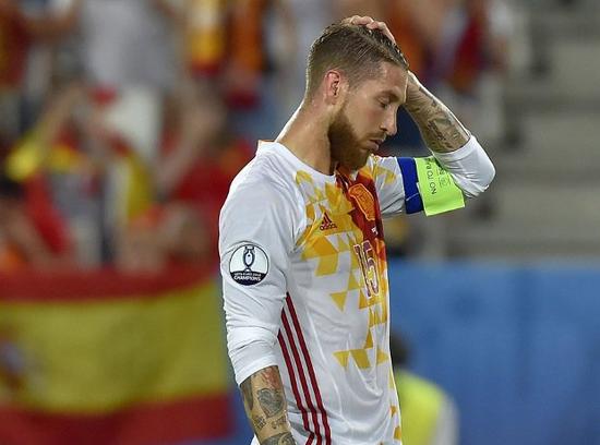 喷!西班牙点球手不是主帅决定 谁有信心谁踢_