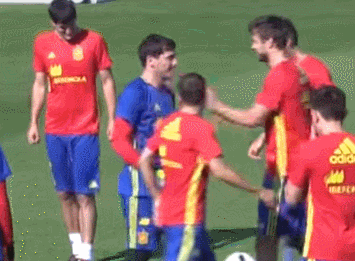 看起来都不太高兴