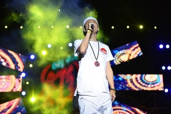 好声音六大金刚助阵热波电跑 伊克拉木一展歌