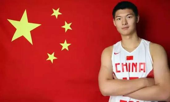 灰熊57顺位签王哲林一些内幕_手机新浪网