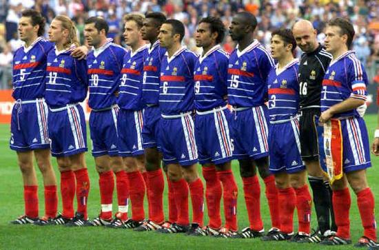 还记得1998年世界杯的法国铁三角：齐达内、德约卡夫和德尚