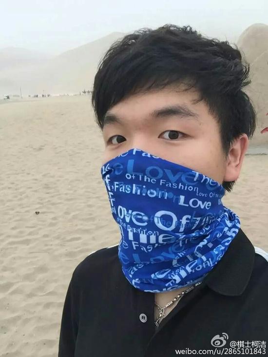 在敦煌参赛围甲之余游玩的柯洁