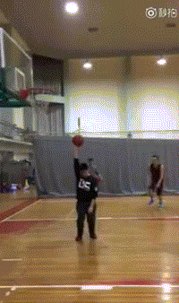 王潼再秀逆天扣篮！