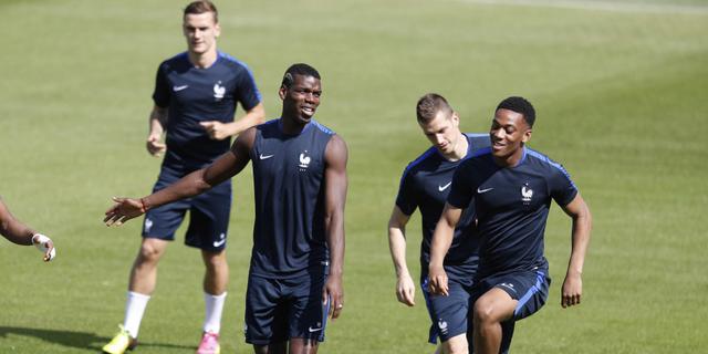 法国队备战决赛 博格巴领衔群星