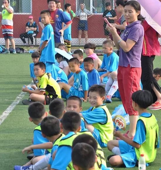 首届爸爸足球赛落幕 这个暑假阳光三高有点忙