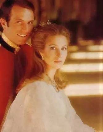 不够优雅是因为衣服不够多?看安妮公主独特时尚观!