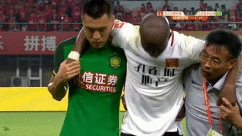 于大宝搀扶姆比亚