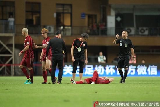 孔卡在足协杯的比赛中受伤