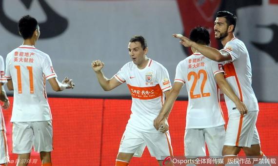 马加特 亚冠 中超 鲁能辽沈球迷会做巨幅tifo_体