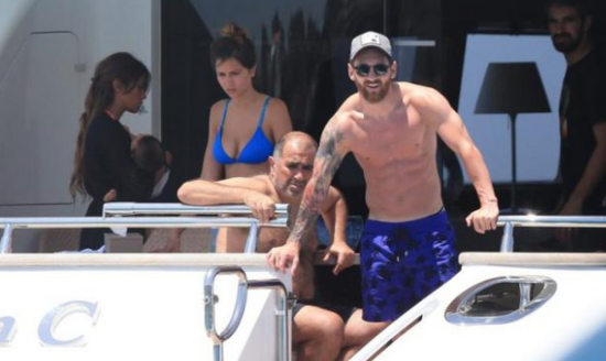 梅西最近在伊比萨岛度假