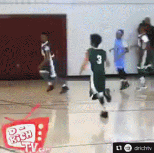 詹皇满意的坐了回去~