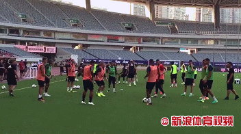 鲁尼被连续穿裆