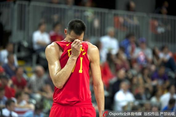易建联 中国男篮 中国队就阿联能抗衡NBA球星