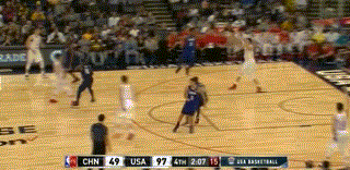 郭艾伦吊入内线，周琦无人防守上演暴扣