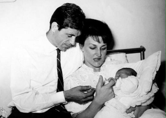 马尔蒂尼母亲去世