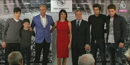 齐达内一家一起出席齐达内的上任仪式