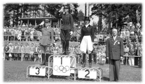 1952 年赫尔辛基奥运会盛装舞步个人赛颁奖台（来源：国际马术联合会）