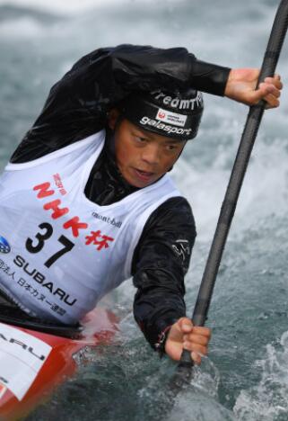 日本和尚也参与赛艇运动