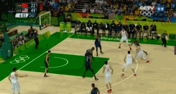 易建联持球单打