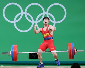 举重56KG龙清泉破世界纪录 时隔八年再夺奥运冠军