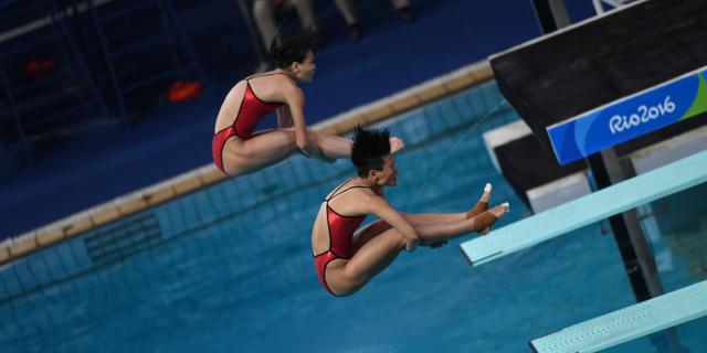 新浪直击吴敏霞/施廷懋夺金